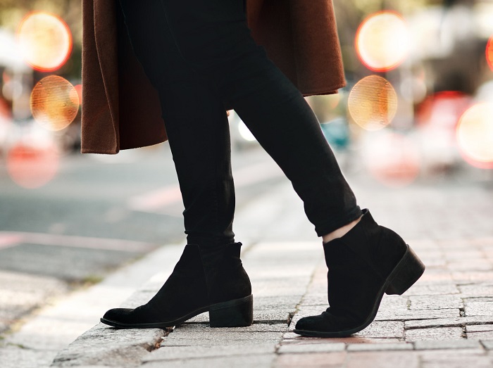 femme avec bottines